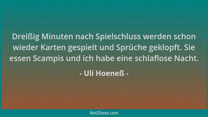 Uli Hoeneß - Dreißig Minuten nach Spielschluss werden schon wieder Karten gespielt und Sprüche geklopft. Sie essen Scampis...
