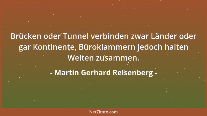 Martin Gerhard Reisenberg - Auf Luxusjachten interpretiert man bestimmtes maritimes Liedgut anders als auf Windjammern oder...